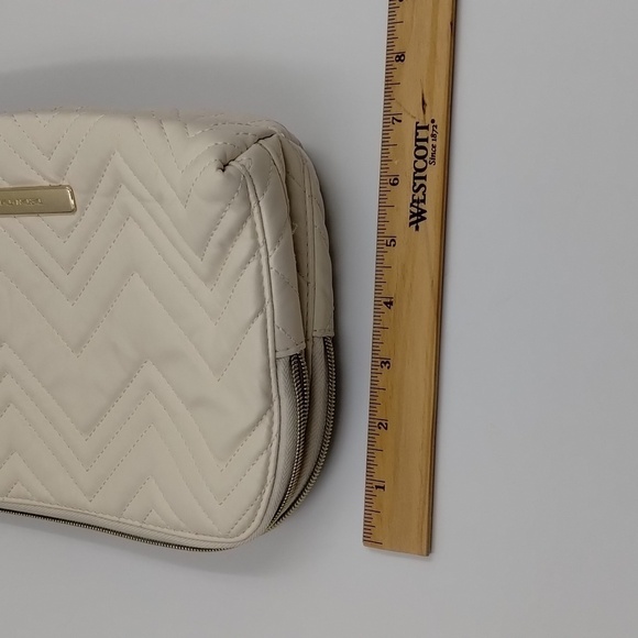 Tartan Twine quilted two part makeup bag zip top with gold tassels cream - Picture 13 of 13